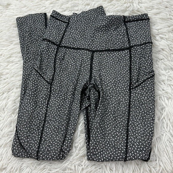 Lululemon Fast And Free 7/8 Tight Frozen Fizz White Black - Picture 1 of 7